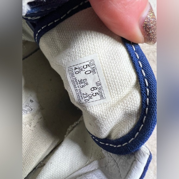 Vans Women’s Sneaker Size 6.5 - Picture 4 of 6